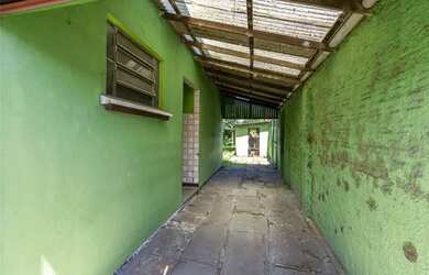 Imagem: A casa possui 2 Dormitórios, 1 Banheiro, 4 Vagas na garagem