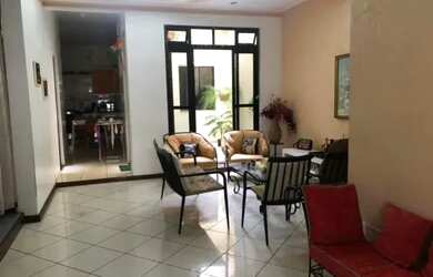 Imagem: A casa possui 2 Dormitórios, 1 Banheiro, 1 Vaga na garagem