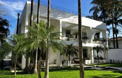 Imagem: A casa possui 3 Dormitórios, 5 Banheiros, 5 Vagas na garagem