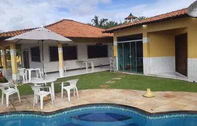 Imagem: A casa possui 3 Dormitórios, 4 Banheiros, 5 Vagas na garagem