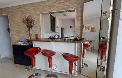 Imagem: A casa possui 3 Dormitórios, 3 Banheiros, 4 Vagas na garagem