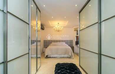 Imagem 8: Sobrado de nível com pier ao Guaiba