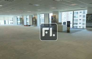 Imagem: O depósito possui 5 Vagas na garagem, 680m² de Área e está