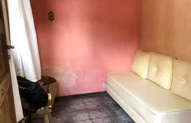 Imagem: A casa possui 2 Dormitórios, 1 Banheiro e Imóvel mobiliado