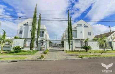 Imagem: A casa possui 3 Dormitórios, 3 Banheiros, 2 Vagas na garagem