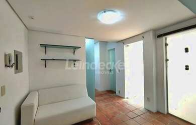 Imagem: O apartamento possui 1 Dormitório, 1 Banheiro, 1 Vaga na garagem