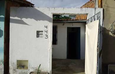 Imagem: A casa possui 2 Dormitórios, 1 Banheiro e está localizado