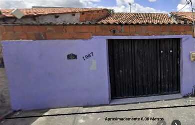 Imagem: A casa possui 3 Dormitórios, 2 Banheiros, 1 Vaga na garagem