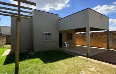 Imagem: A casa possui 2 Dormitórios, 1 Banheiro e está localizado