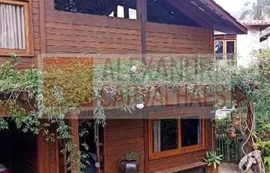 Imagem: A casa em condomínio possui 4 Dormitórios, 4 Banheiros, 5