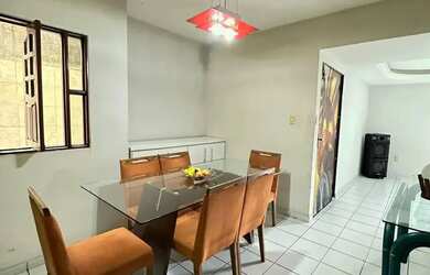 Imagem: A casa possui 3 Dormitórios, 2 Banheiros, 1 Vaga na garagem