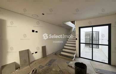 Imagem: A casa possui 3 Dormitórios, 3 Banheiros, 2 Vagas na garagem