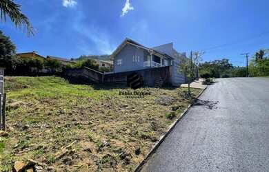 Imagem: O terreno possui 390m² de Área e está localizado em Dois