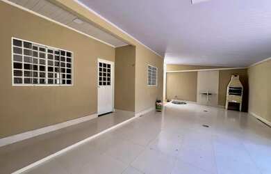 Imagem: A casa possui 2 Dormitórios, 1 Banheiro, 3 Vagas na garagem