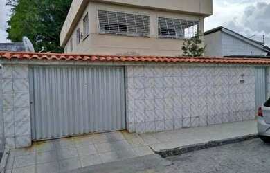 Imagem: A casa possui 2 Dormitórios, 2 Banheiros, 2 Vagas na garagem