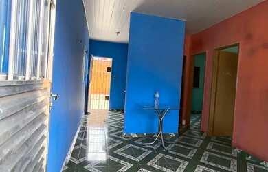 Imagem: A casa possui 2 Dormitórios, 1 Banheiro, 3 Vagas na garagem