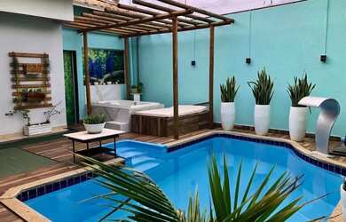 Imagem: A casa possui 3 Dormitórios, 2 Banheiros, 2 Vagas na garagem