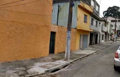 Imagem: A casa possui 5 Dormitórios, 3 Banheiros, 3 Vagas na garagem