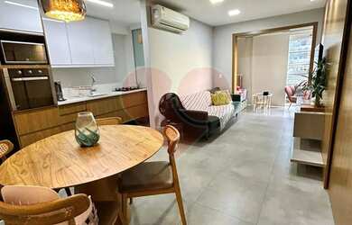 Imagem: O apartamento possui 2 Dormitórios, 1 Banheiro, 1 Vaga na garagem