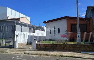 Imagem: A casa para alugar possui 4 Dormitórios, 5 Banheiros, 2 Vagas