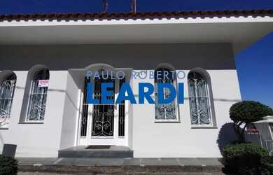 Imagem: A casa possui 3 Dormitórios, 4 Banheiros, 2 Vagas na garagem