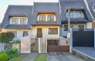 Imagem: A casa possui 3 Dormitórios, 3 Banheiros, 1 Vaga na garagem