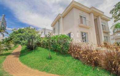 Imagem: A casa em condomínio possui 5 Dormitórios, 5 Banheiros, 5