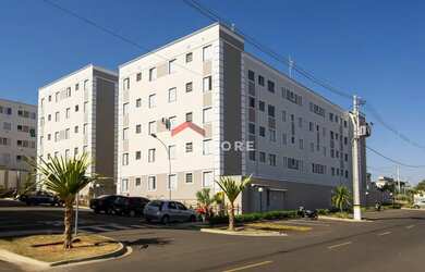 Imagem: O apartamento possui 2 Dormitórios, 1 Banheiro, 1 Vaga na garagem