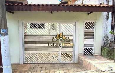 Imagem: A casa possui 3 Dormitórios, 2 Banheiros, 3 Vagas na garagem