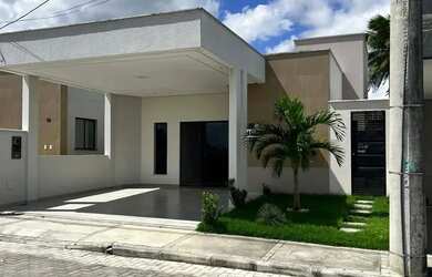 Imagem: A casa possui 2 Dormitórios, 1 Banheiro, 2 Vagas na garagem