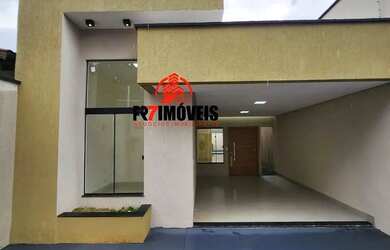 Imagem: A casa possui 3 Dormitórios, 1 Banheiro, 2 Vagas na garagem