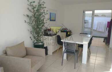 Imagem: A casa em condomínio possui 3 Dormitórios, 1 Banheiro, 2 Vagas