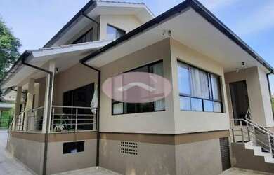 Imagem: A casa possui 3 Dormitórios, 3 Banheiros, 1 Vaga na garagem