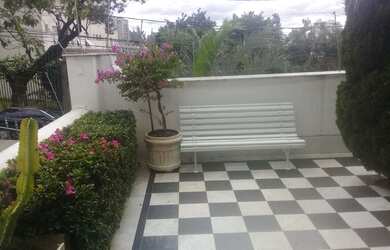 Imagem: A casa possui 5 Dormitórios, 5 Banheiros, 5 Vagas na garagem