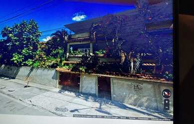 Imagem: A casa possui 5 Dormitórios, 3 Banheiros, 4 Vagas na garagem