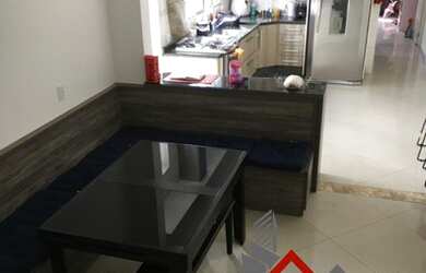 Imagem: A casa à venda possui 3 Dormitórios, 3 Banheiros, 2 Vagas