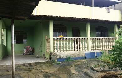 Imagem: A casa possui 3 Dormitórios, 1 Banheiro, 3 Vagas na garagem