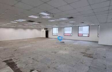 Imagem: O depósito possui 5 Vagas na garagem, 322m² de Área e Imóvel