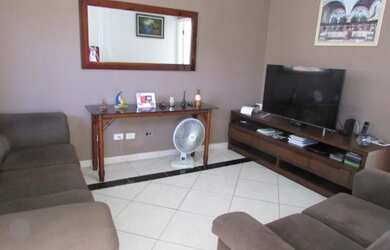 Imagem: A casa possui 3 Dormitórios, 3 Banheiros, 1 Vaga na garagem