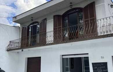 Imagem 1: Sobrado para venda tem 252 metros quadrados com 3 quartos em Novo Mundo...