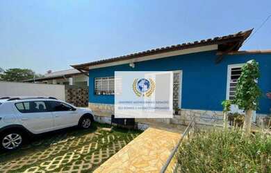 Imagem: A casa possui 3 Dormitórios, 2 Banheiros, 5 Vagas na garagem