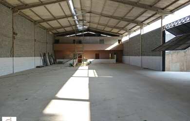 Imagem 4: Galpão INDUSTRIAL Santana de Parnaíba - SP - Recanto Sombra do Ipê