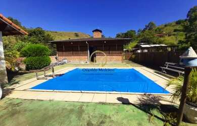 Imagem: A casa possui 4 Dormitórios, 5 Banheiros, 5 Vagas na garagem