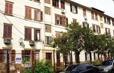 Imagem: O apartamento possui 3 Dormitórios, 1 Banheiro, 1 Vaga na garagem