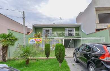 Imagem: A casa possui 5 Dormitórios, 5 Banheiros, 4 Vagas na garagem