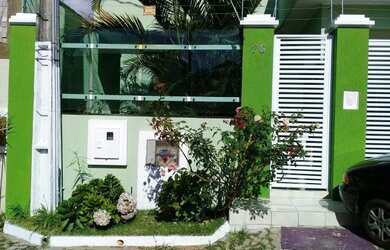 Imagem: A casa em condomínio à venda possui 3 Dormitórios, 2 Banheiros