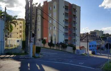 Imagem: O apartamento possui 3 Dormitórios, 1 Banheiro, 2 Vagas na