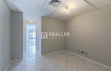 Imagem: O depósito possui 1 Vaga na garagem e 34m² de Área e está