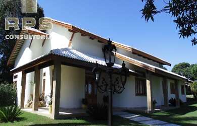 Imagem: A casa em condomínio possui 5 Dormitórios, 5 Banheiros, 5