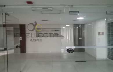 Imagem: O depósito possui 3 Vagas na garagem, 1.000m² de Área e